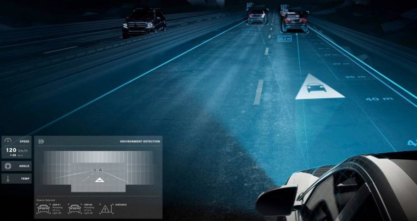 Mercedes estrena faros que proyectan sobre el asfalto
