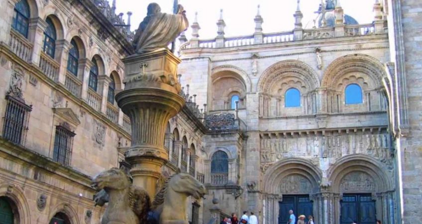 Hoy vamos a Santiago de Compostela. Si alguna vez te has planteado hacer el camino de Santiago, está claro que debes visitar Santiago de Compostela.