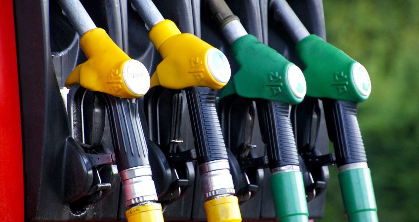 10 consejos para ahorrar combustible al conducir