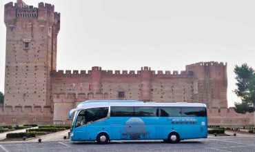 Medina del Campo con el autobús del Grupo Chapín