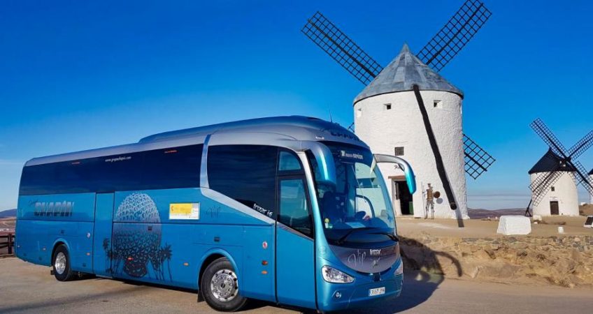 Viajamos por los molinos de Consuegra con el autobús del Grupo Chapín